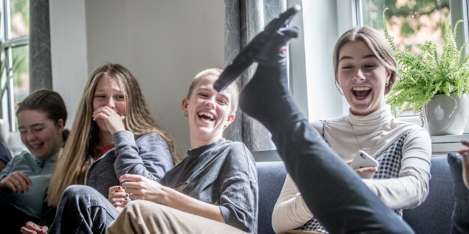 Elever der har det sjovt på hf i Nørre Nissum